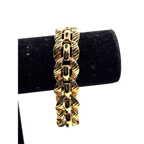 Vintage MONET signed Chunky Chain Link Fabulous Gold Tone Bracelet 1 inch wide - Picture 4 of 5